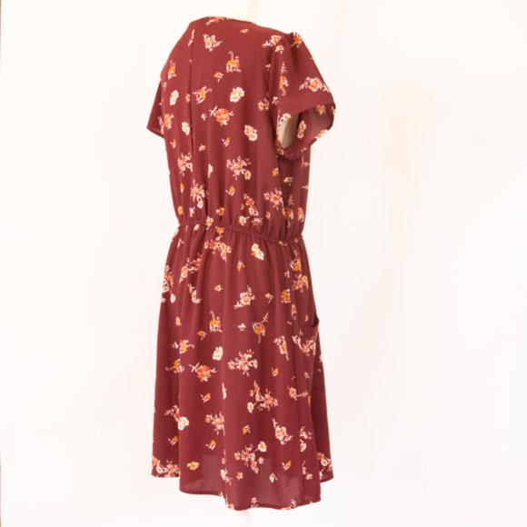 Women’s Burgundy Floral Print Xhilaration Dress. - Picture 4 of 11